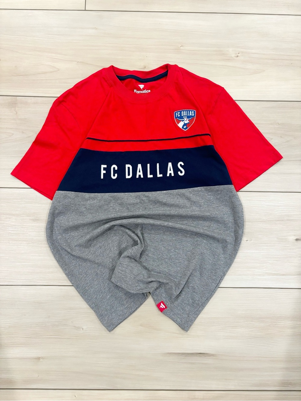 Fanatics FC Dallas Soccer club Men’s Red/Navy/Gray Short Sleeve Colorblock Tee
